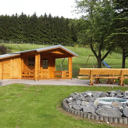 Fuer 11 Personen Und 1 Kind Сasa de vacaciones Birresborn